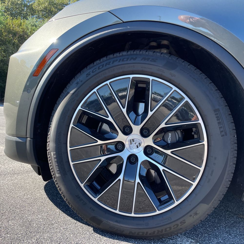 2025 Porsche Macan EV 4