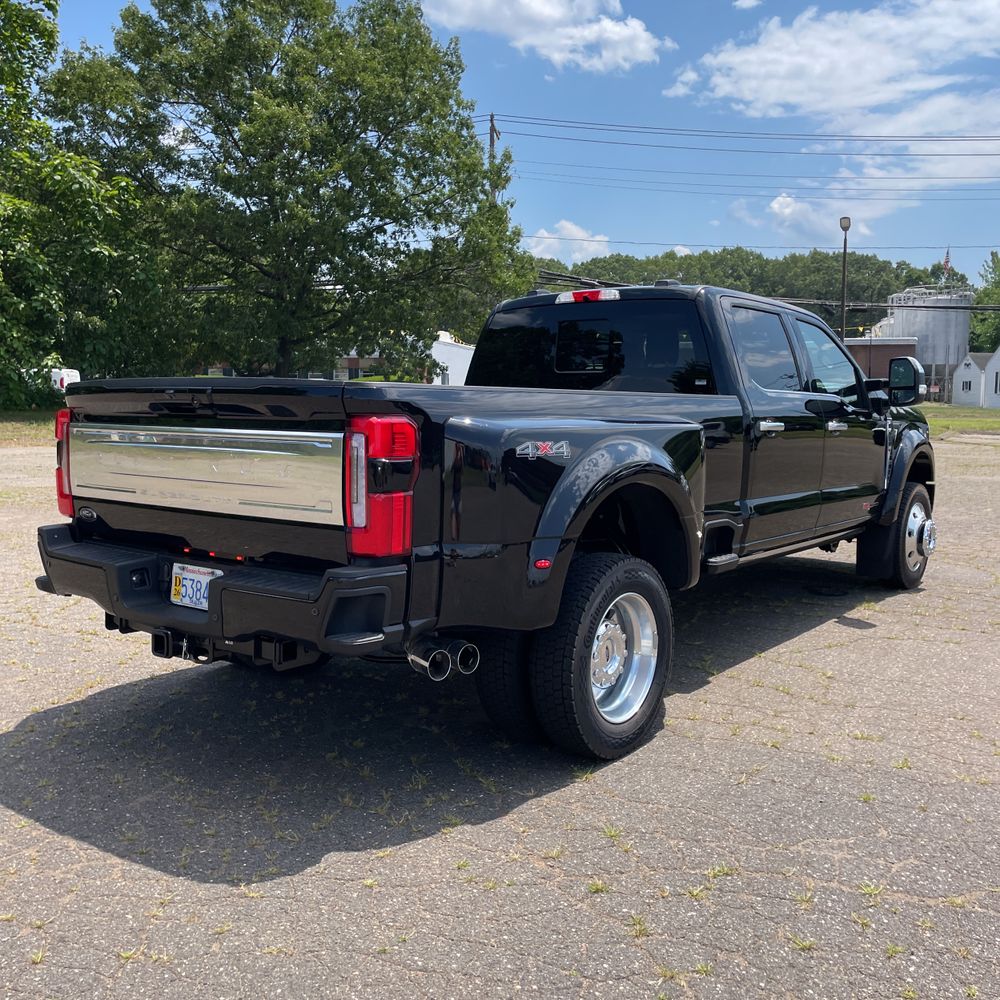 2025 Ford F-450 Super Duty Platinum