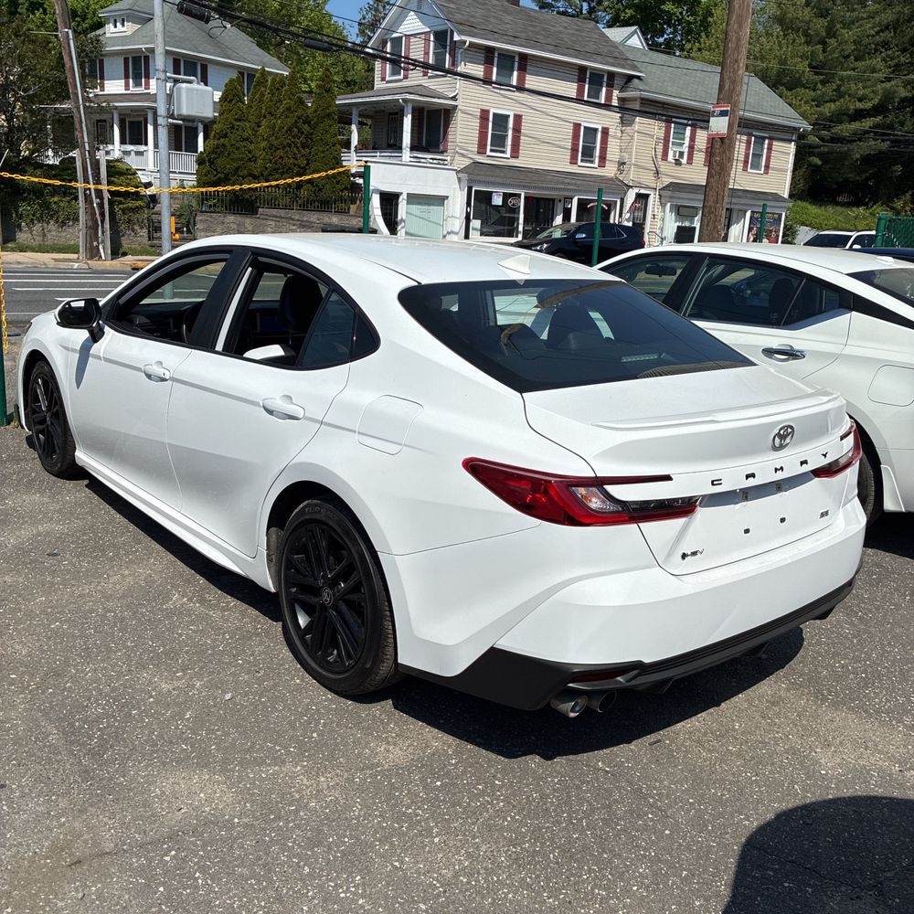 2025 Toyota Camry SE