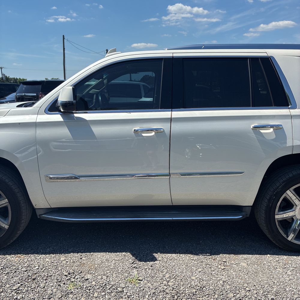 2015 Cadillac Escalade Luxury photo 4