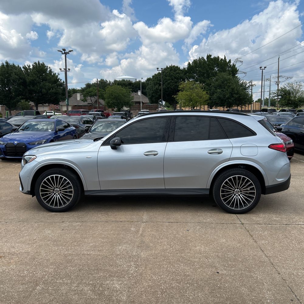 2025 Mercedes-Benz GLC 350e 4MATIC photo 3