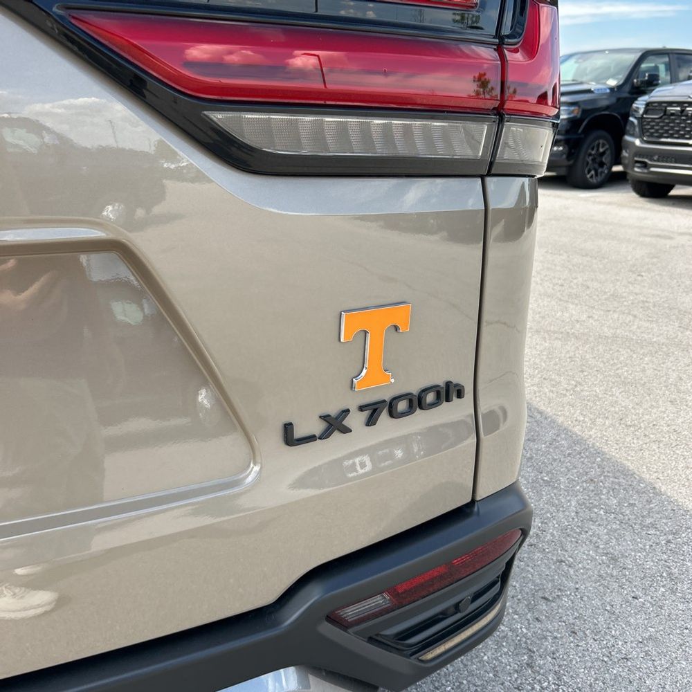2025 Lexus LX 700h Overtrail