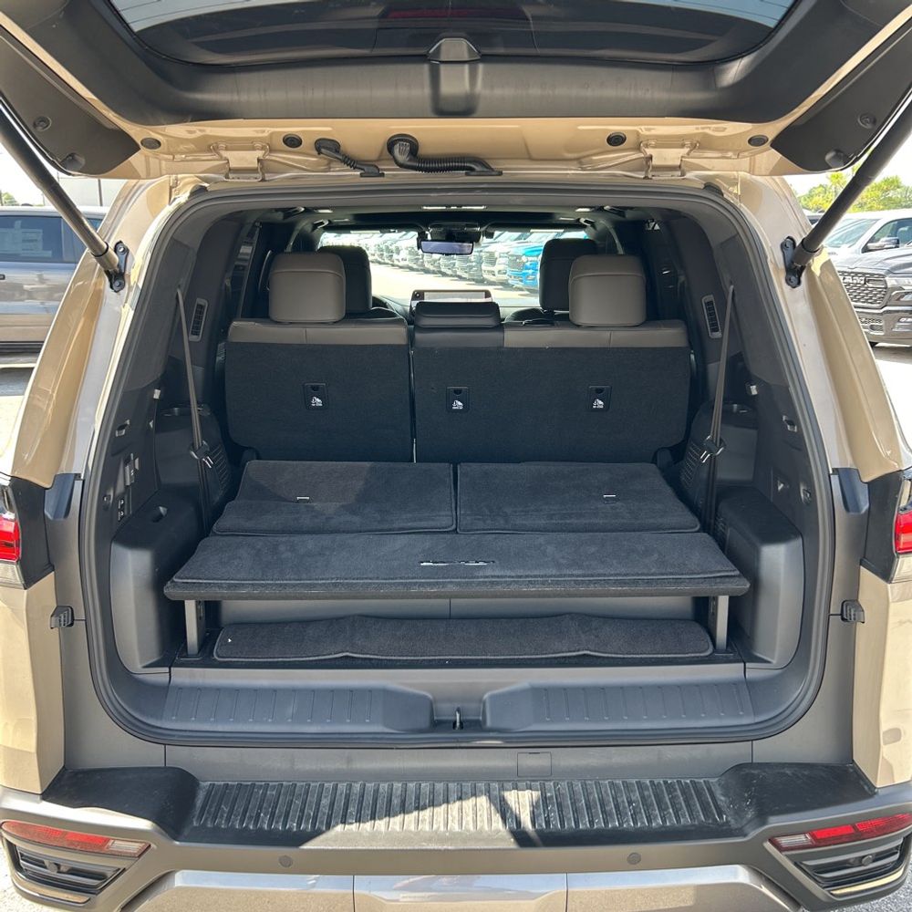 2025 Lexus LX 700h Overtrail