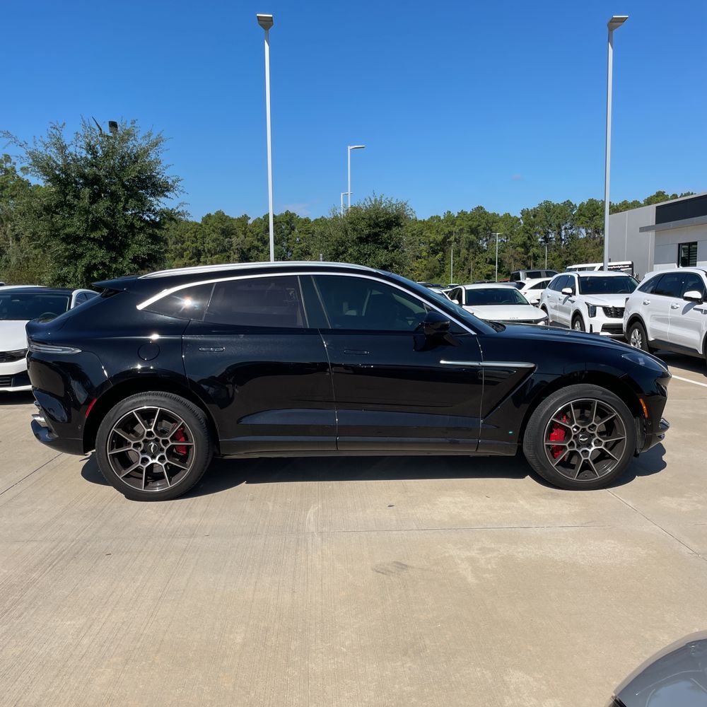 2021 Aston Martin DBX