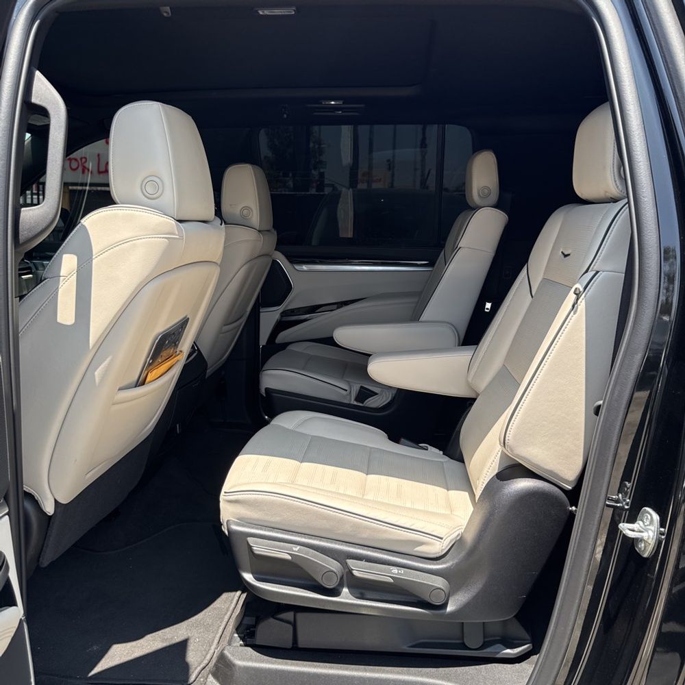 2025 Cadillac Escalade ESV Sport