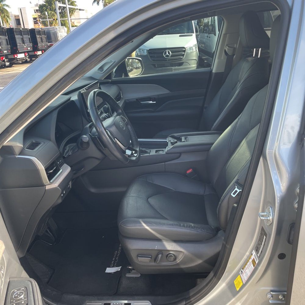 2024 Toyota Grand Highlander Platinum