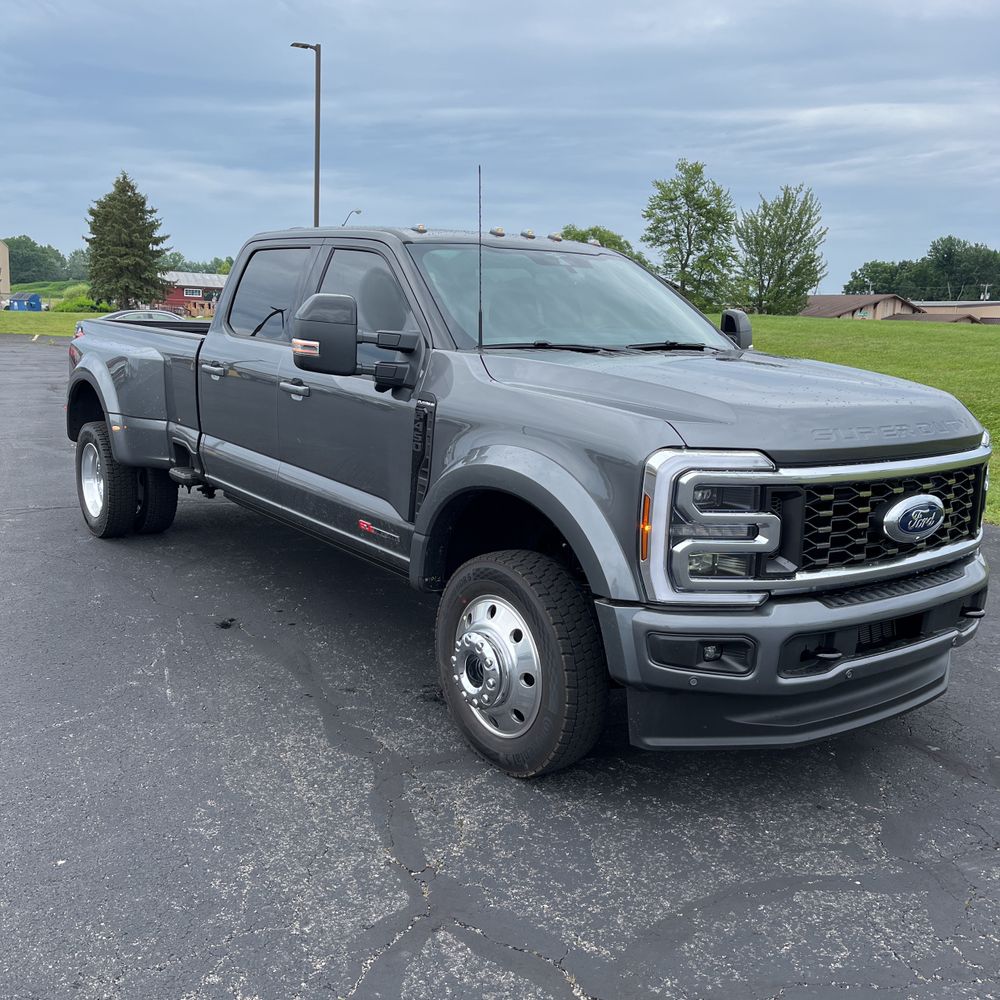 2025 Ford F-450 Super Duty Platinum