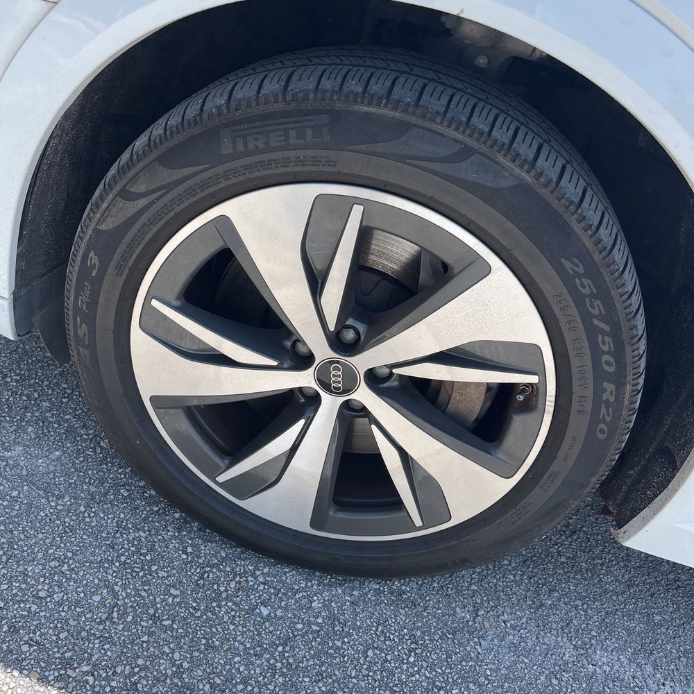 2024 Audi Q8 e-tron quattro Premium Plus