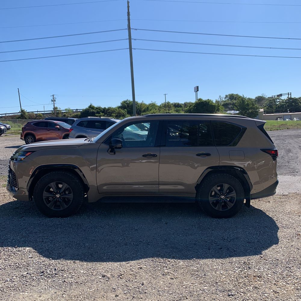2025 Lexus LX 700h Overtrail