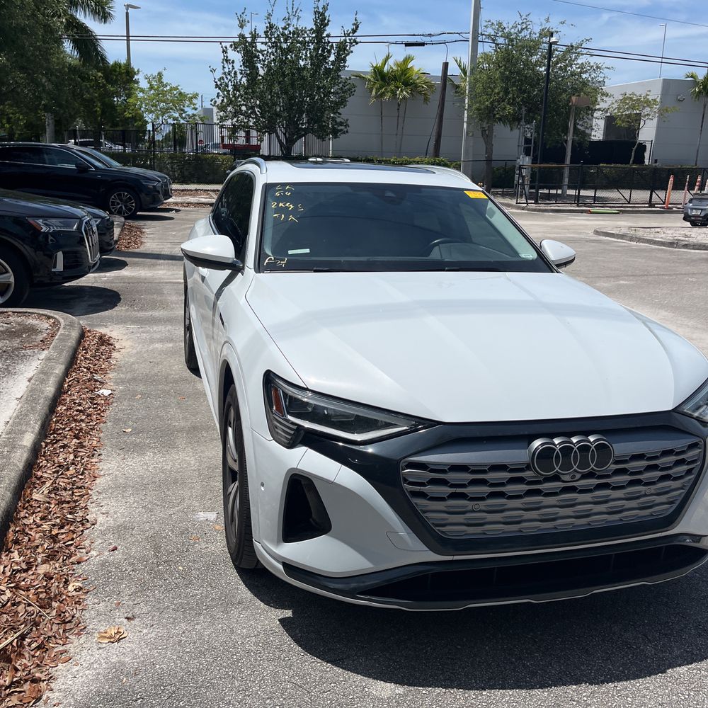 2024 Audi Q8 e-tron quattro Premium Plus