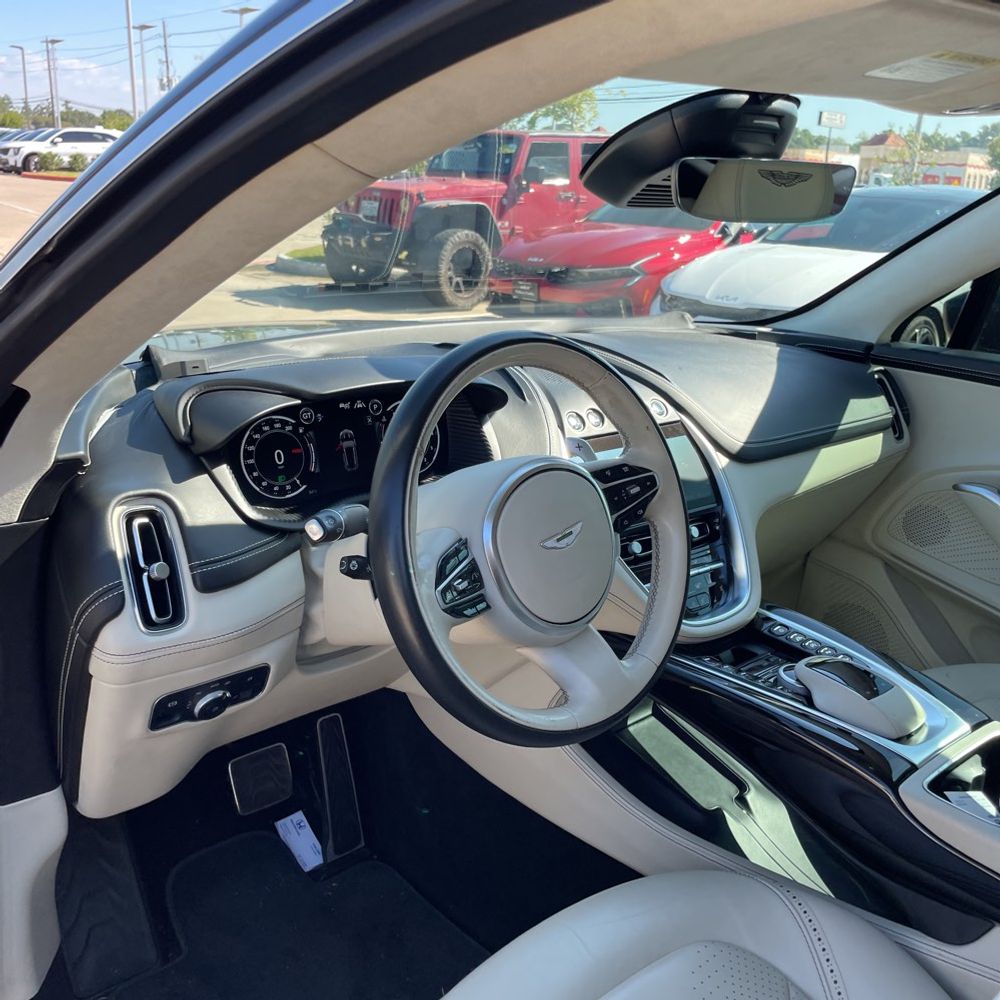 2021 Aston Martin DBX