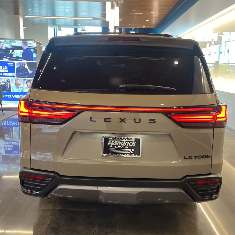 2025 Lexus LX 700h Overtrail