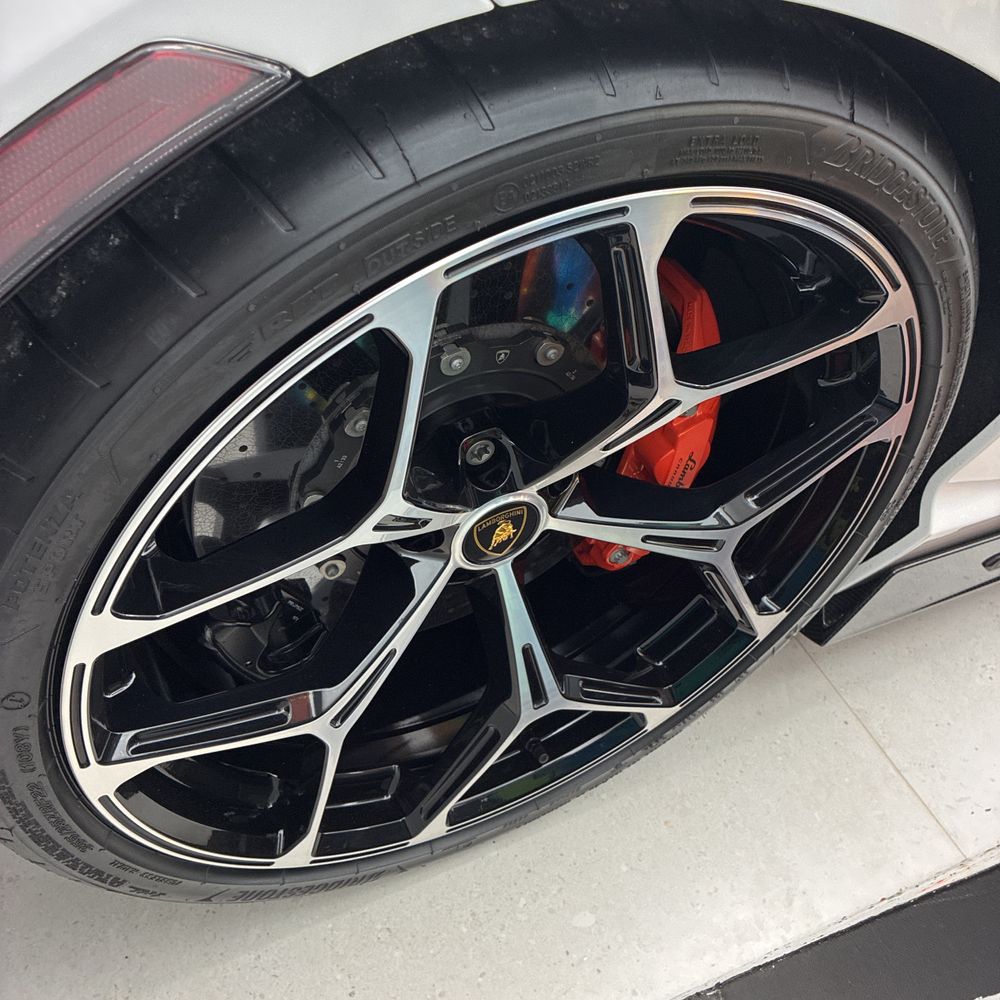 2024 Lamborghini Revuelto