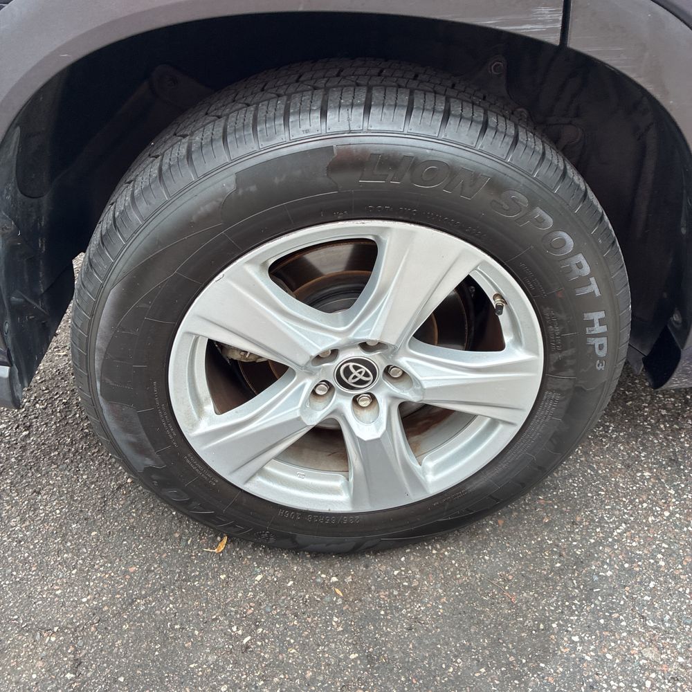 2021 Toyota Highlander LE photo 19