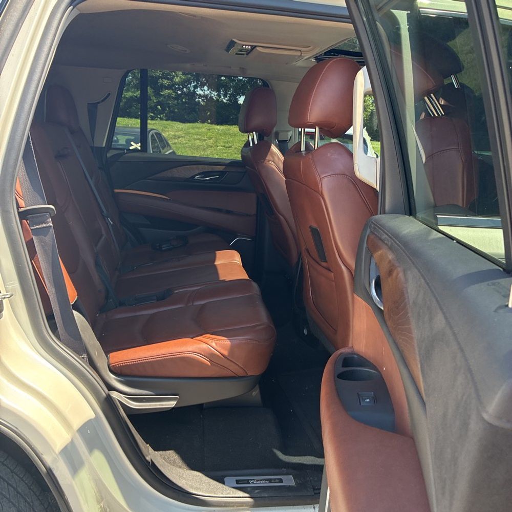 2015 Cadillac Escalade Luxury photo 34