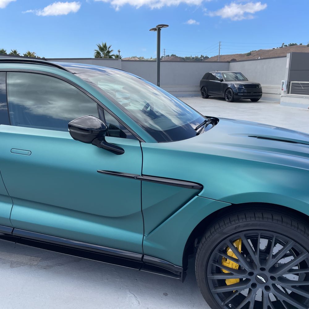 2025 Aston Martin DBX 707