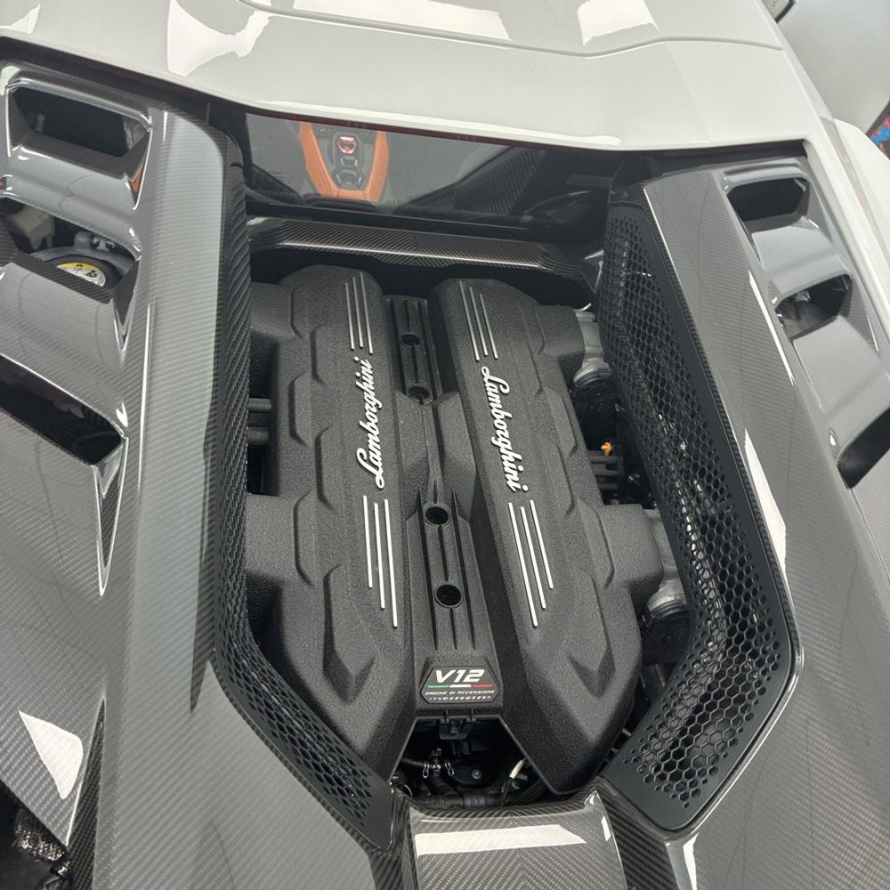 2024 Lamborghini Revuelto