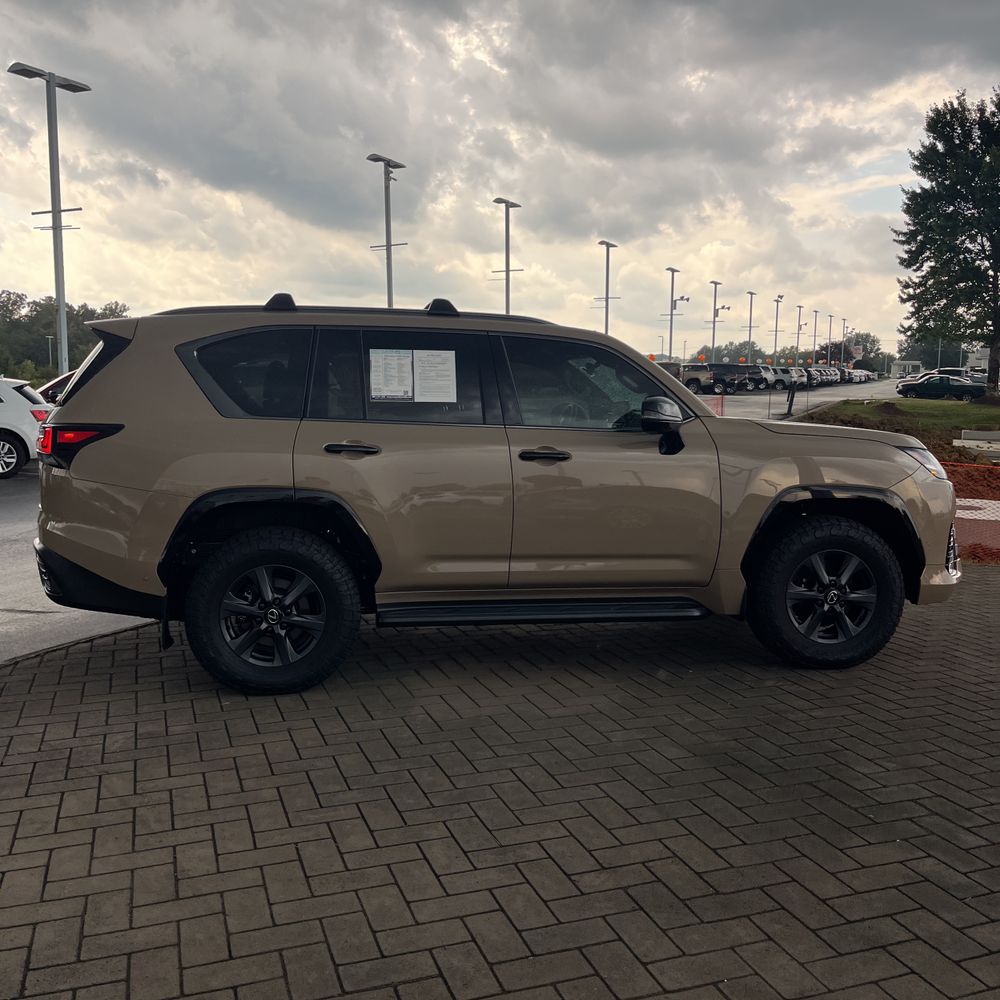 2025 Lexus LX 700h Overtrail