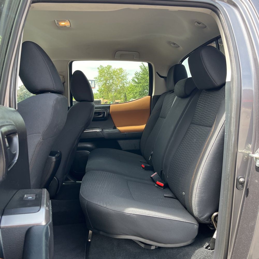 2018 Toyota Tacoma SR5 V6 photo 34