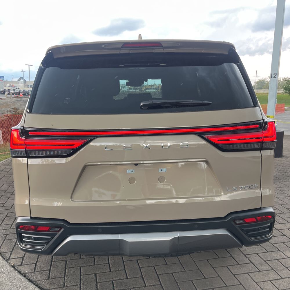 2025 Lexus LX 700h Overtrail