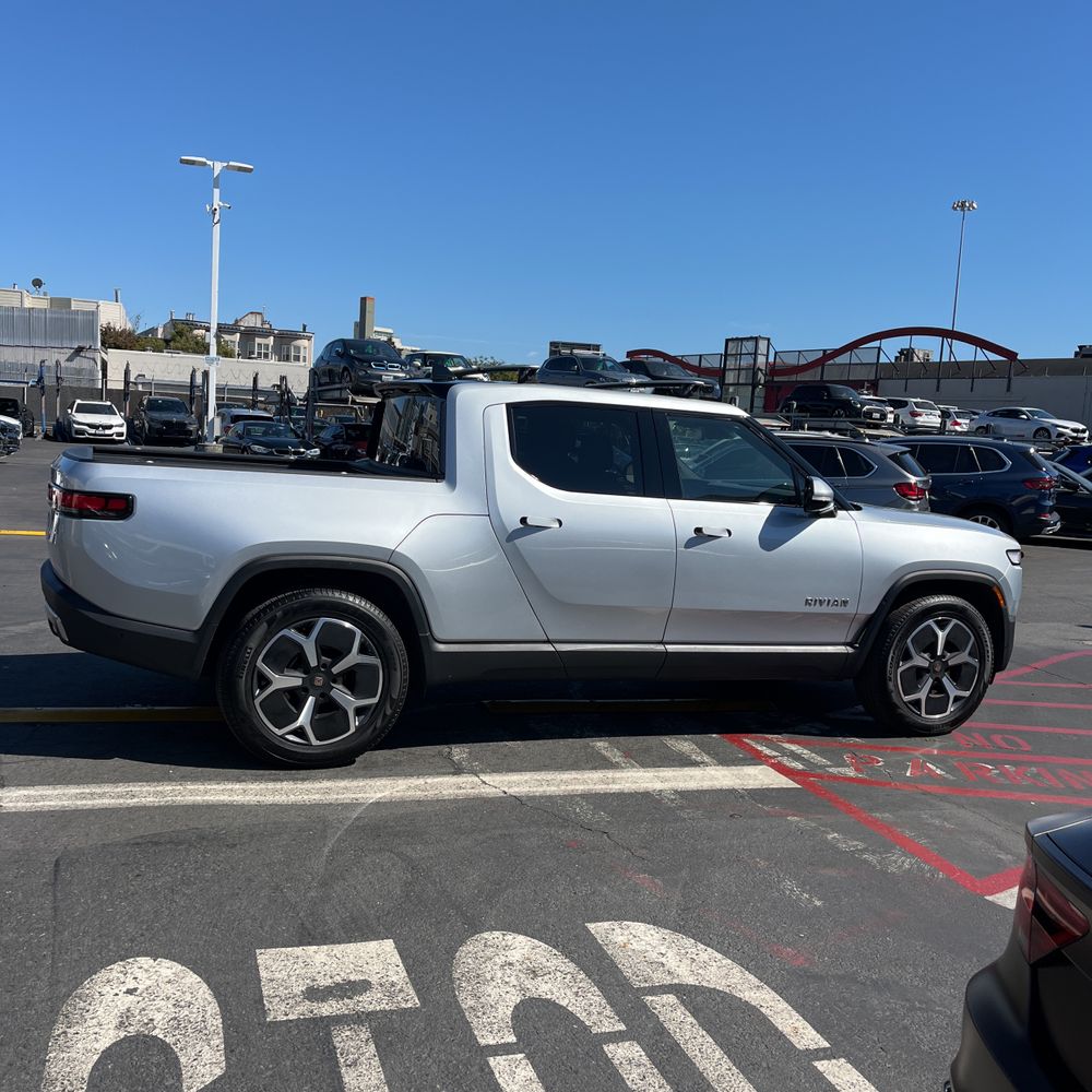 2024 Rivian R1T Adventure Dual-Motor