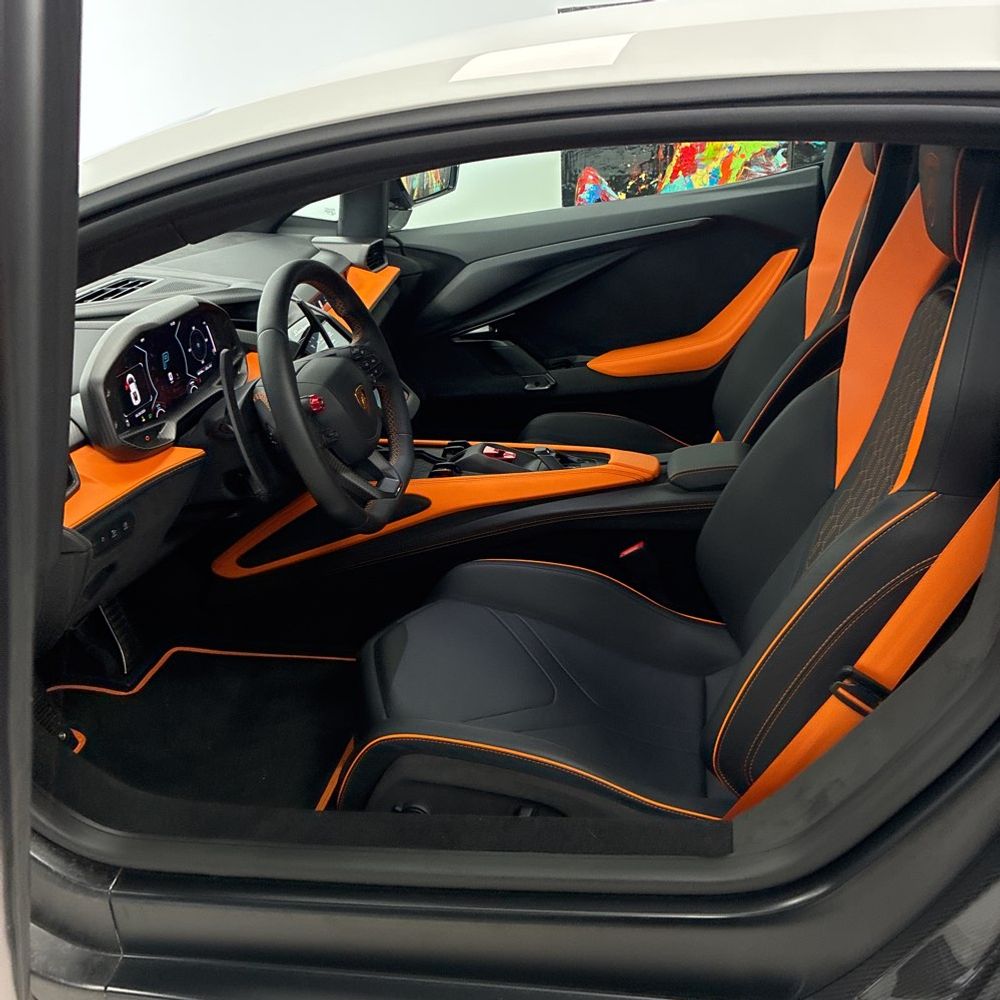 2024 Lamborghini Revuelto