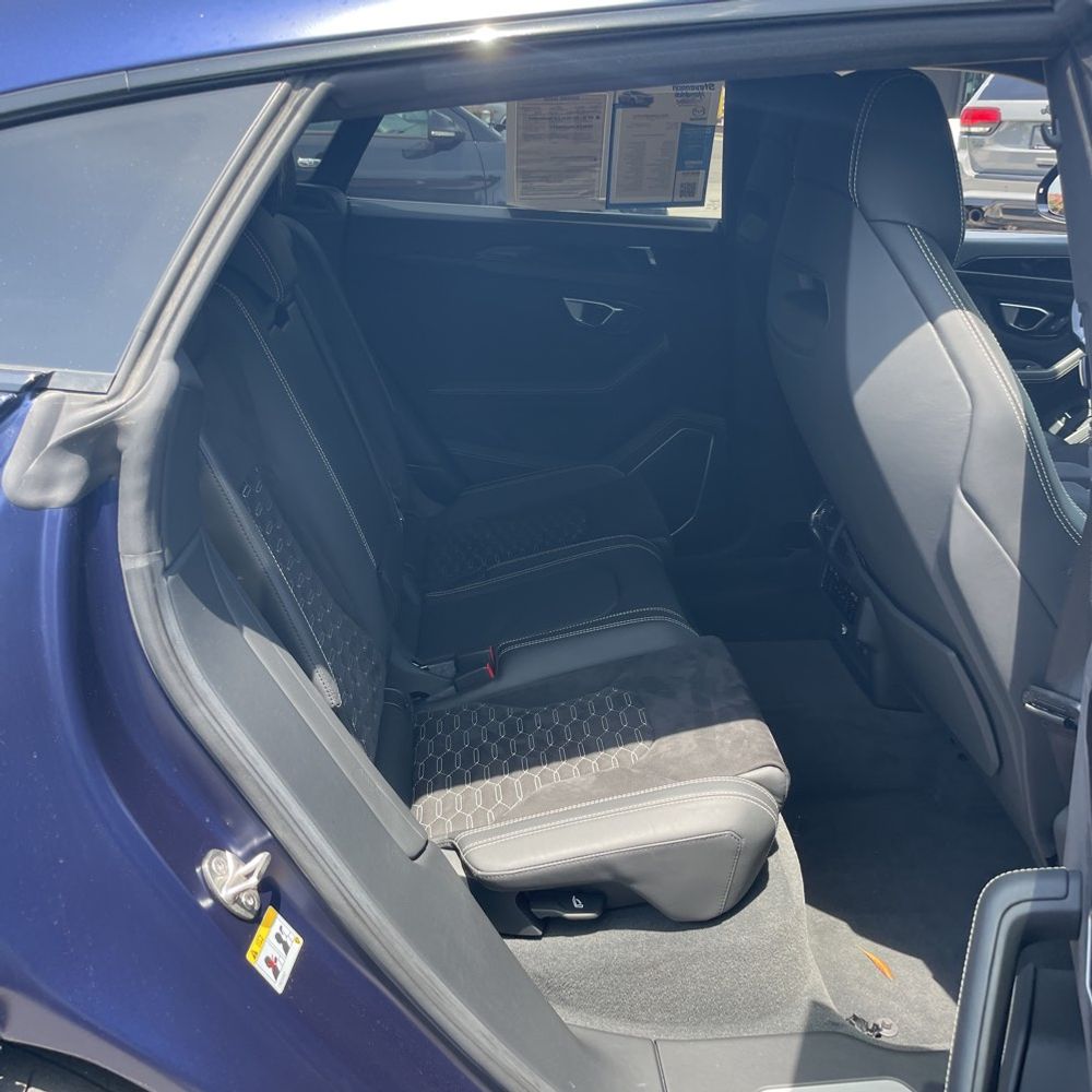 2022 Lamborghini Urus Base