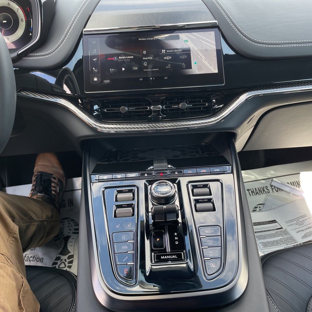 2025 Aston Martin DBX 707