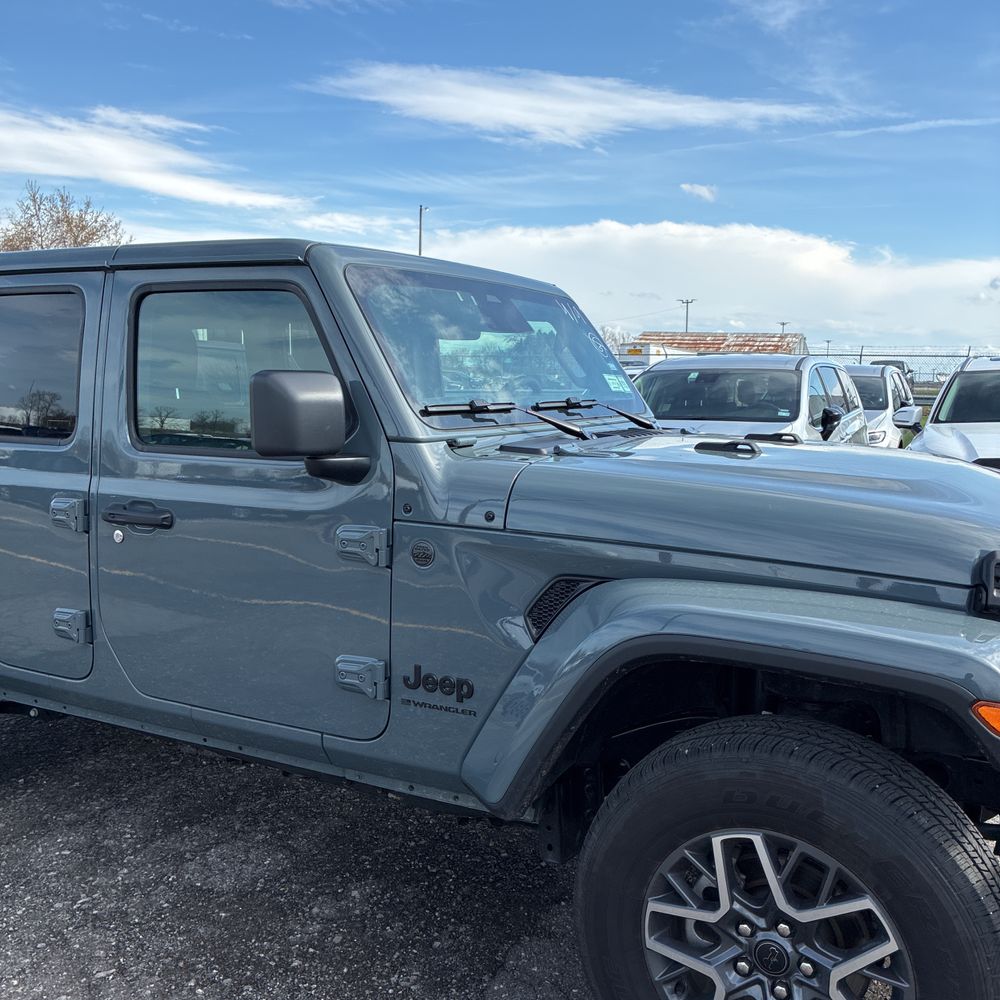 2026 Jeep Wrangler 4-Door Sahara 4x4