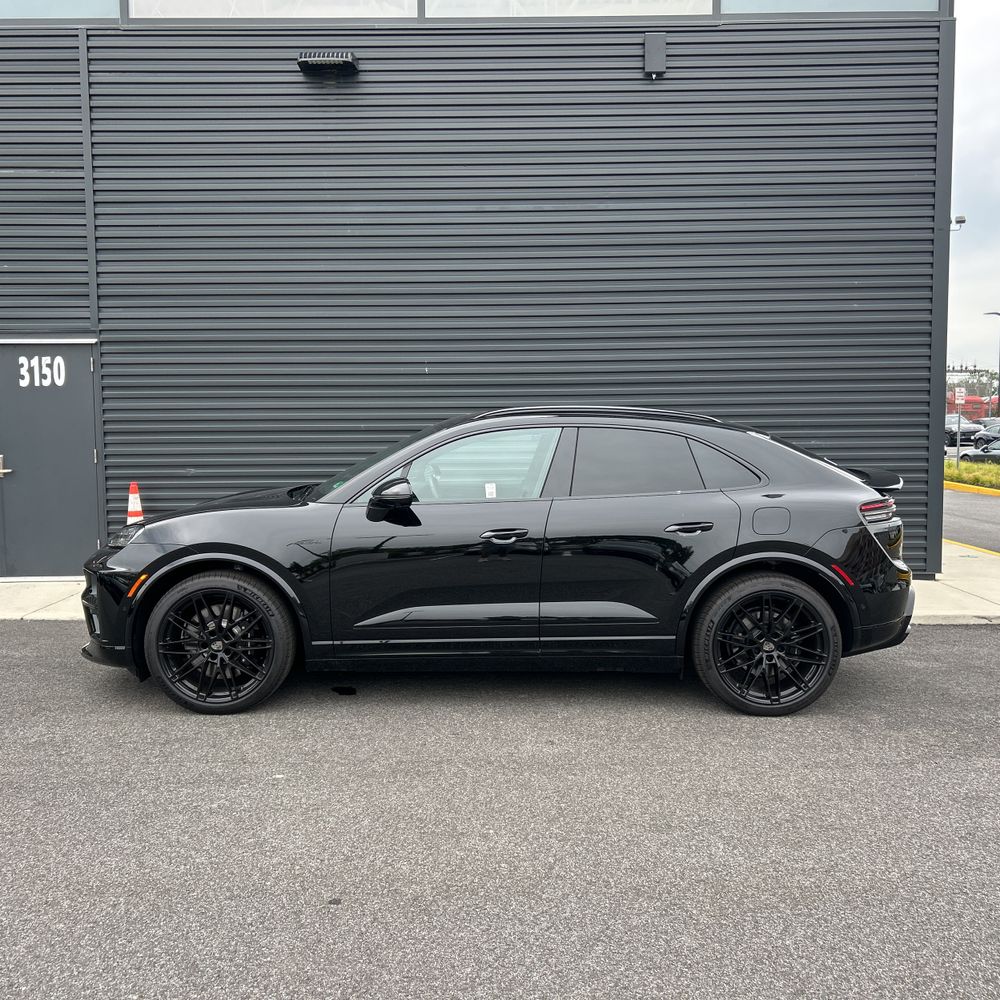 2025 Porsche Macan EV Turbo