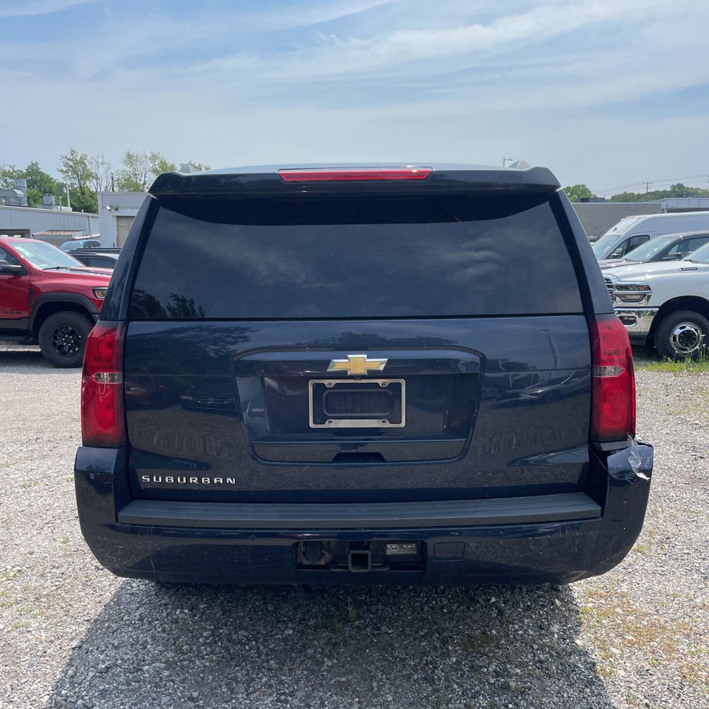 2017 Chevrolet Suburban LT photo 6