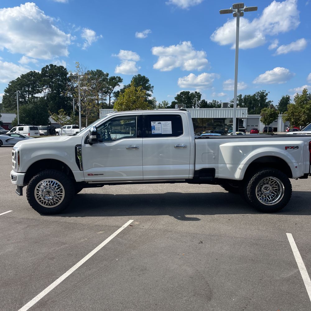 2024 Ford F-350 Super Duty Platinum