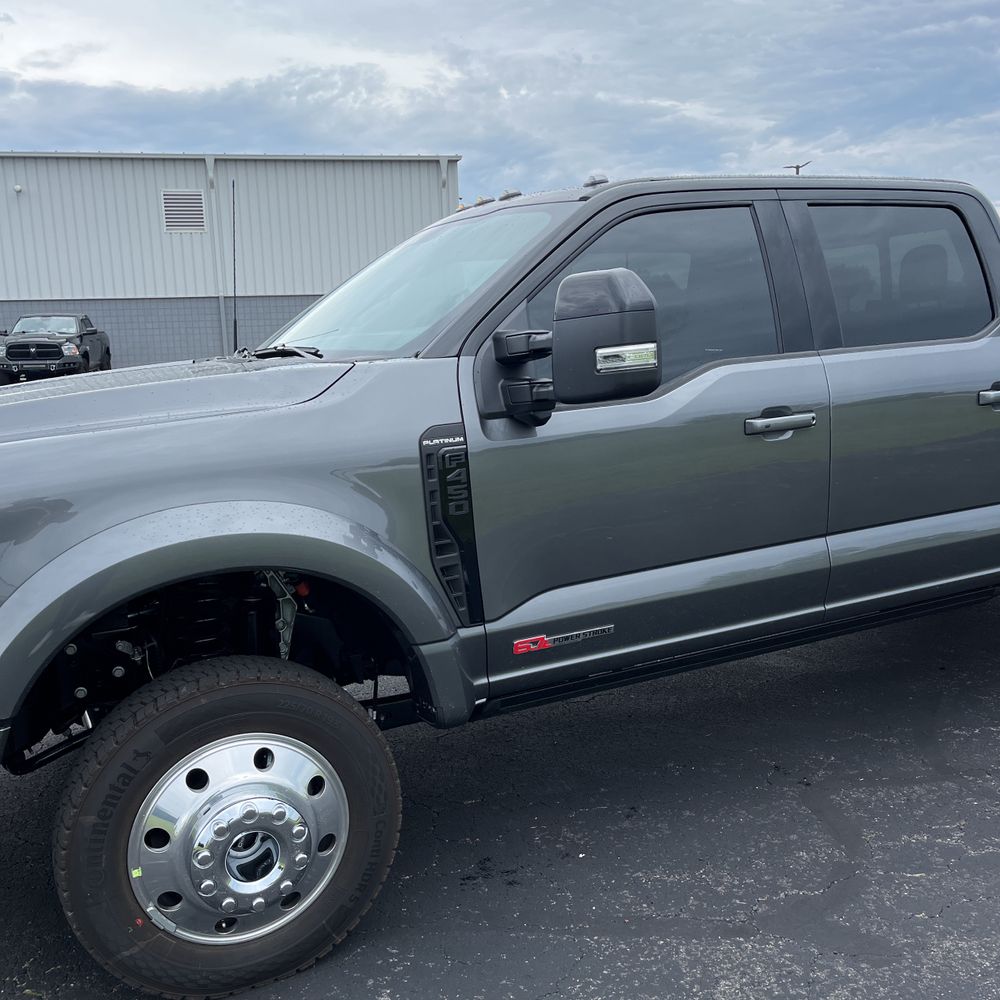2025 Ford F-450 Super Duty Platinum