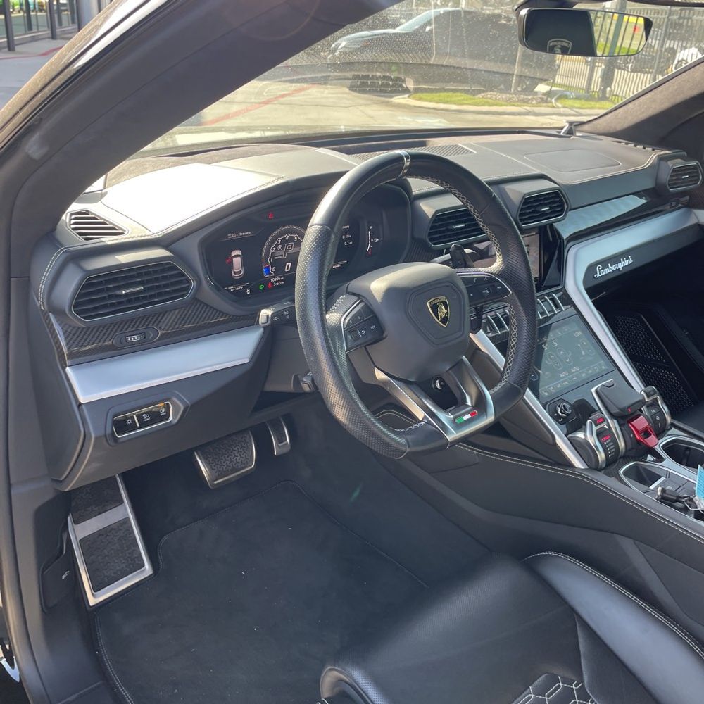 2020 Lamborghini Urus Base