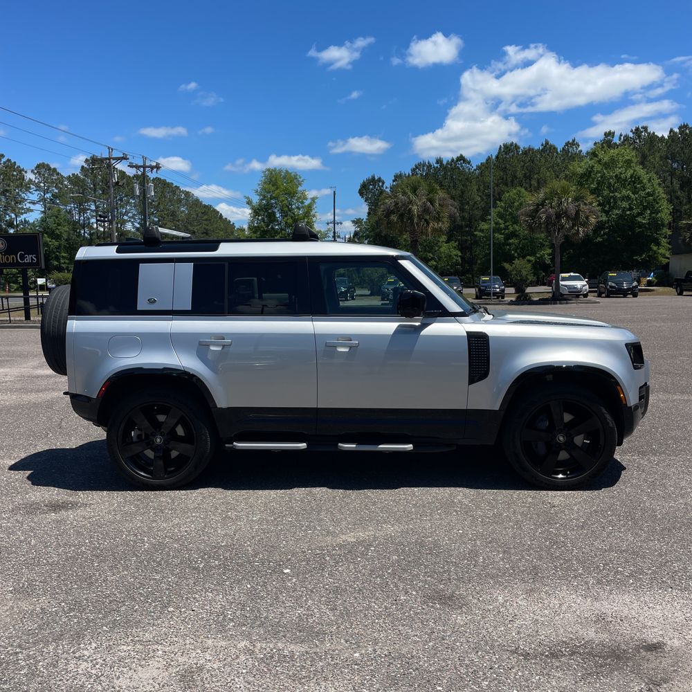 2023 Land Rover Defender 110 X-Dynamic SE