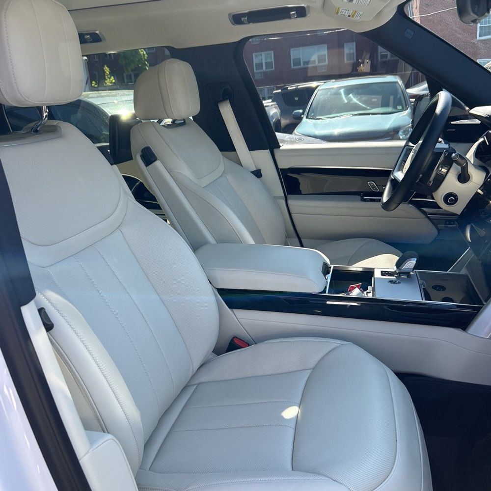 2025 Land Rover Range Rover P400 SE LWB