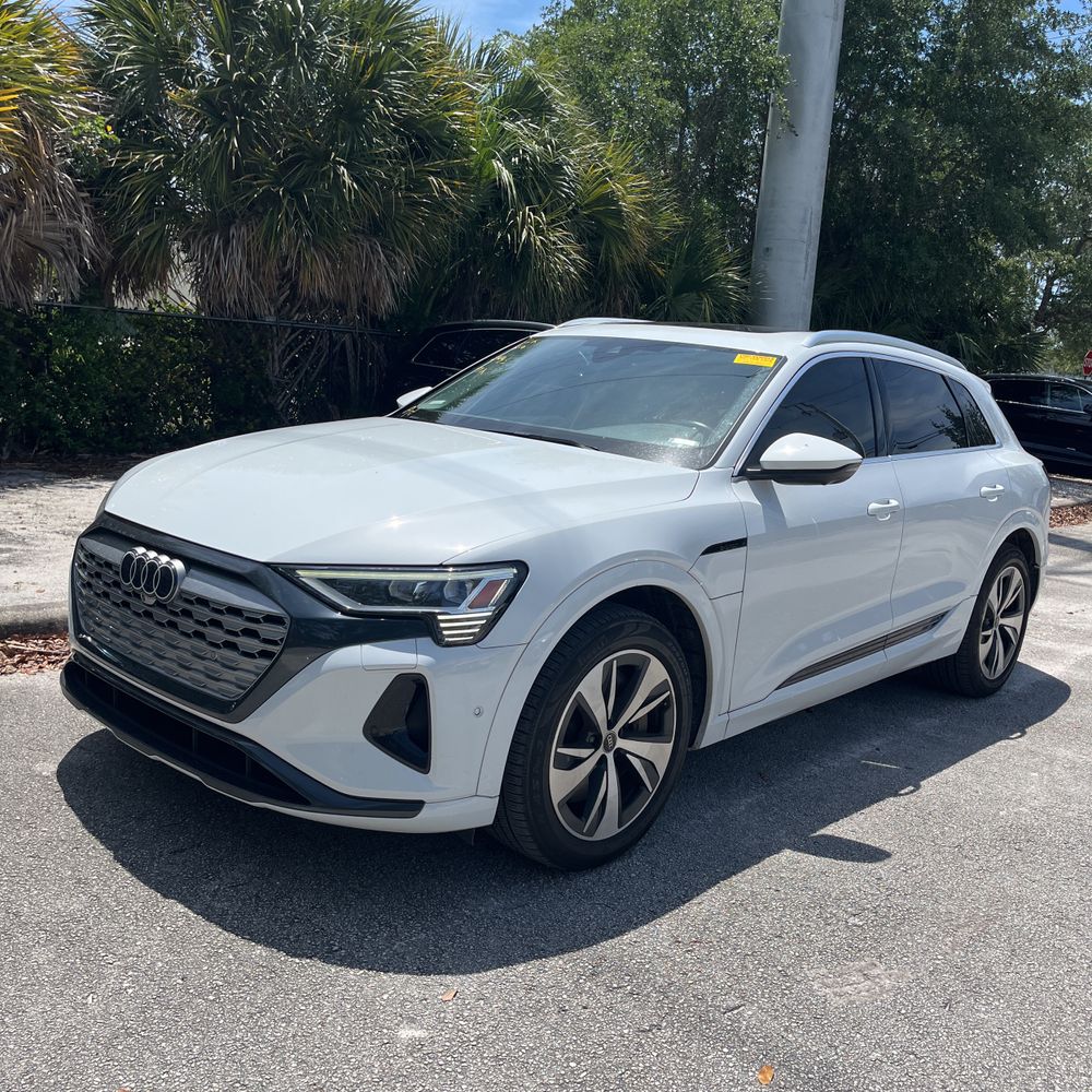 2024 Audi Q8 e-tron quattro Premium Plus