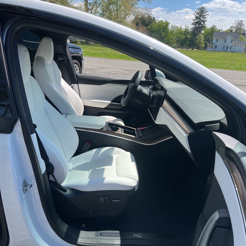 2022 Tesla Model X Base