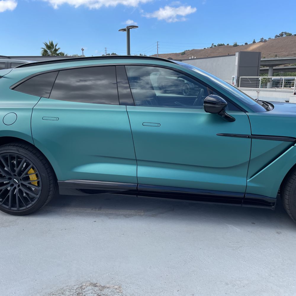 2025 Aston Martin DBX 707