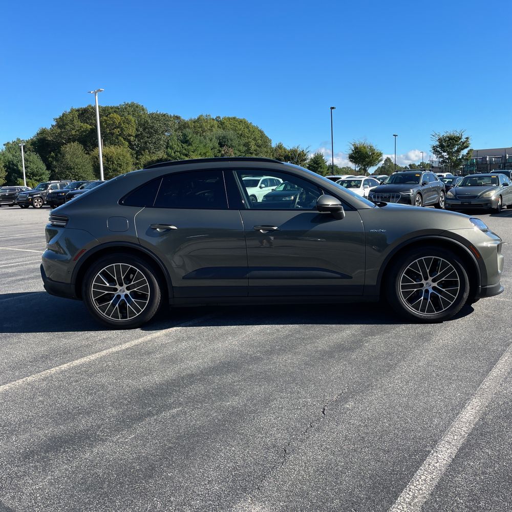 2025 Porsche Macan EV 4
