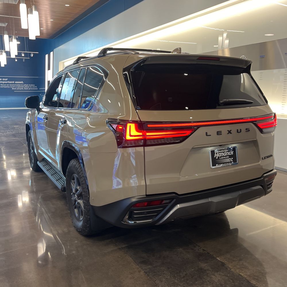 2025 Lexus LX 700h Overtrail