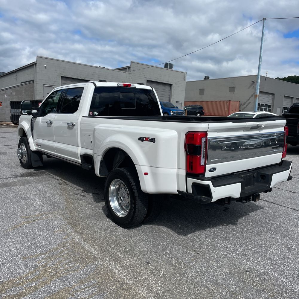 2024 Ford F-450 Super Duty Platinum