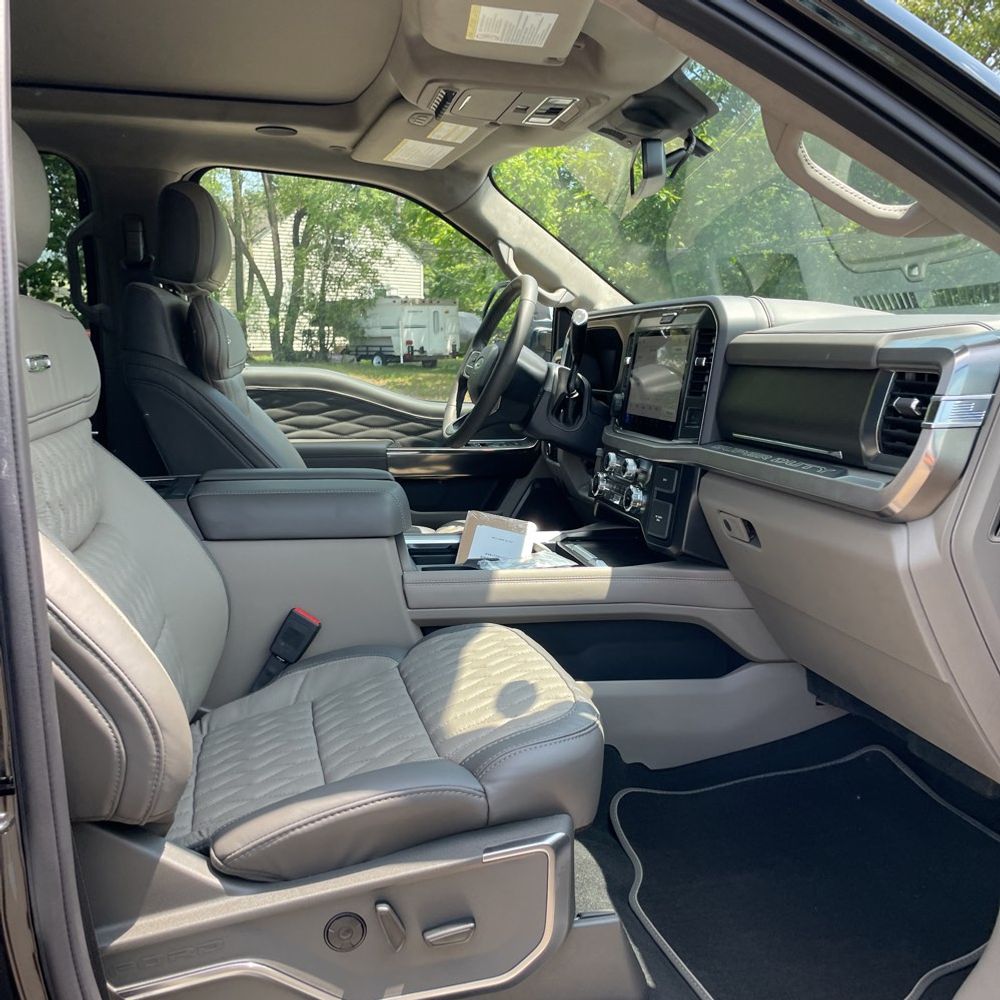 2025 Ford F-450 Super Duty Platinum