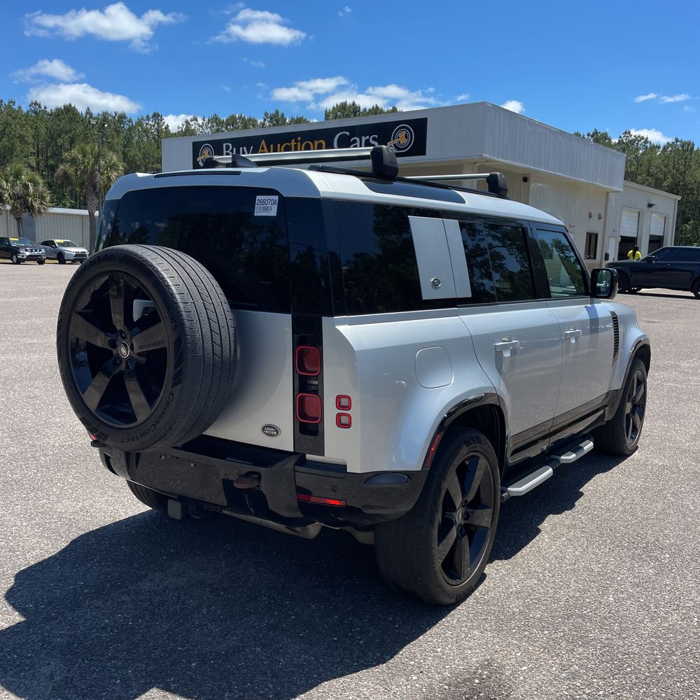 2023 Land Rover Defender 110 X-Dynamic SE