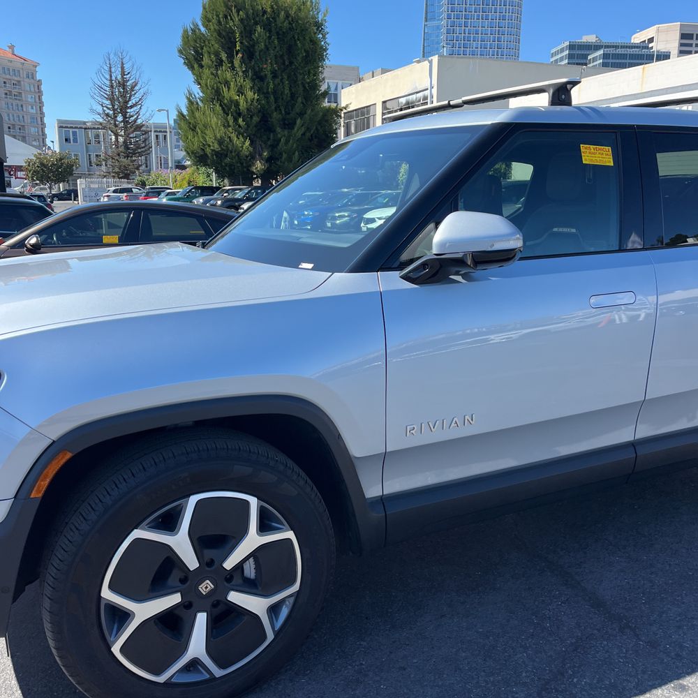 2024 Rivian R1T Adventure Dual-Motor