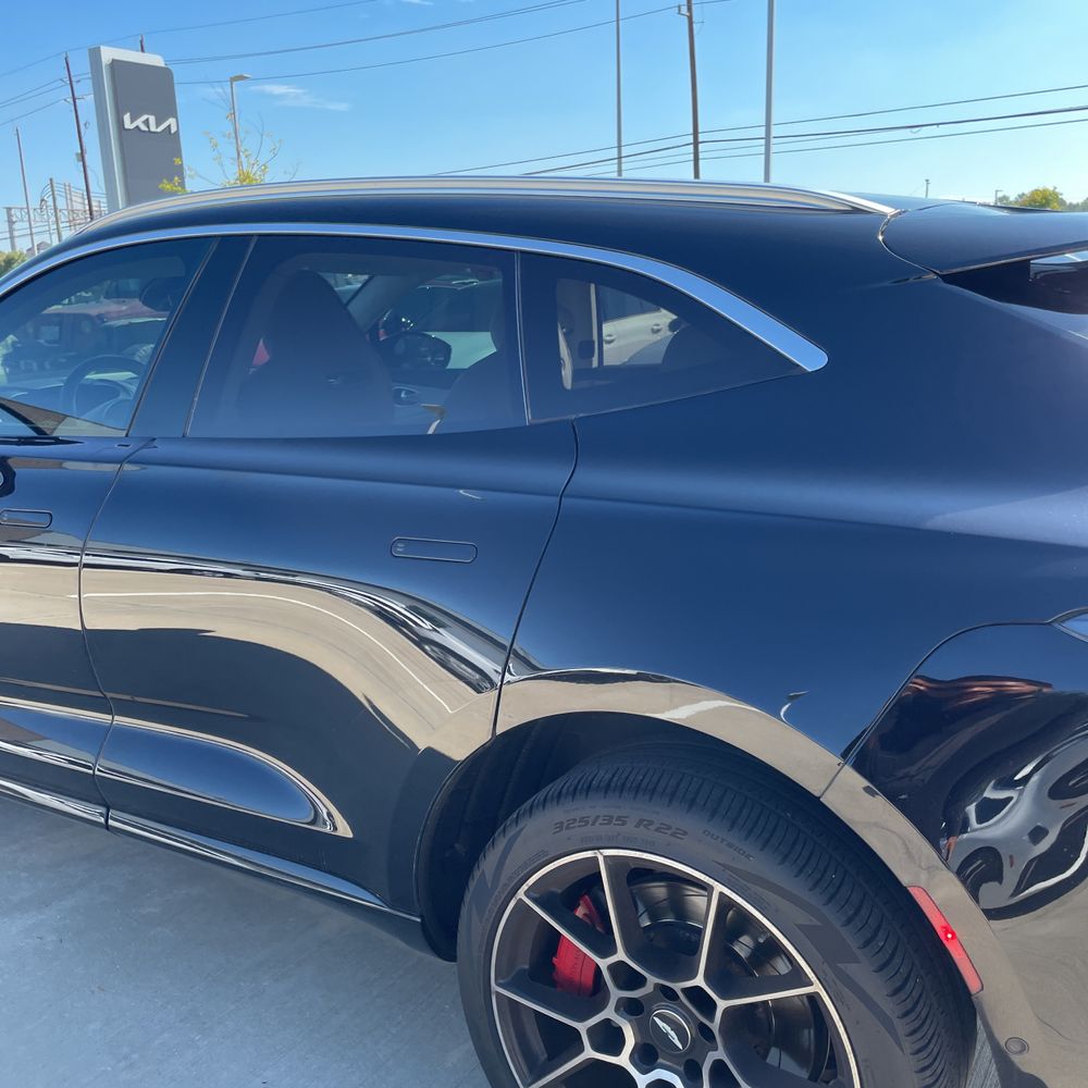 2021 Aston Martin DBX