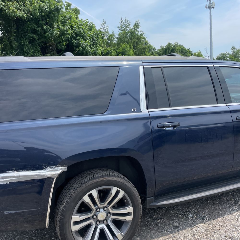 2017 Chevrolet Suburban LT photo 8