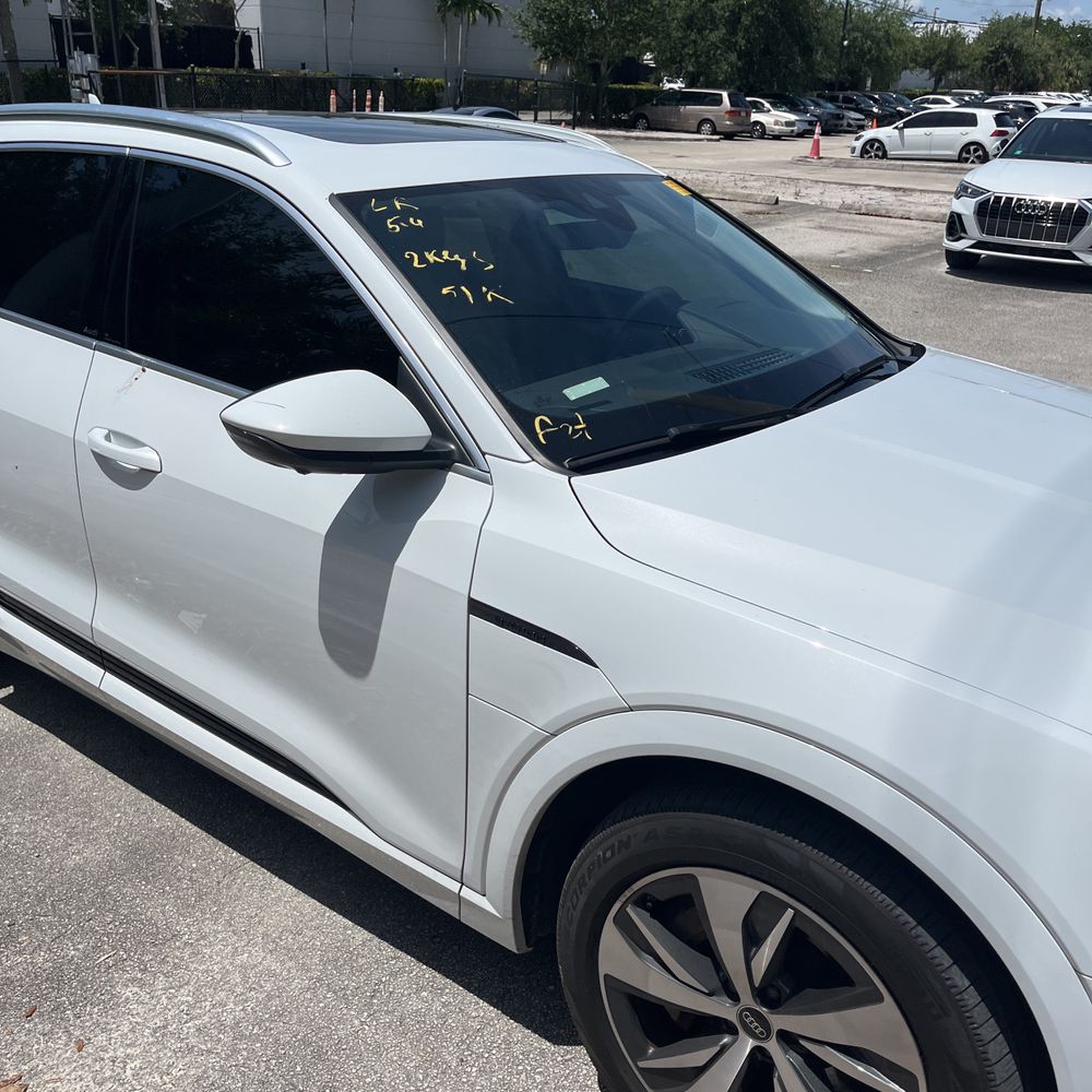 2024 Audi Q8 e-tron quattro Premium Plus