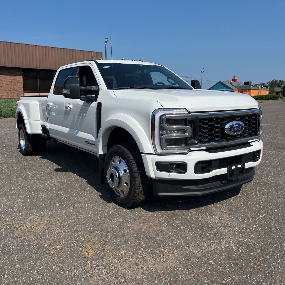 2025 Ford F-450 Super Duty Platinum