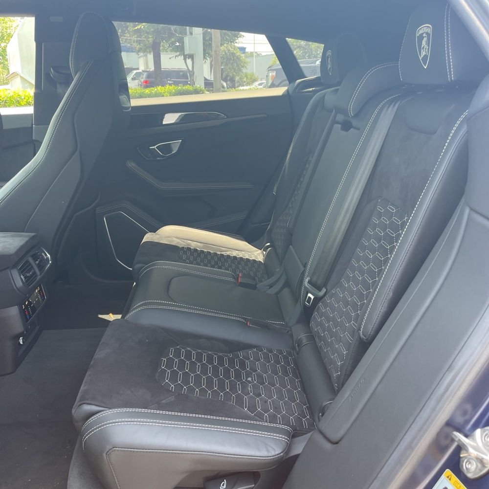 2022 Lamborghini Urus Base